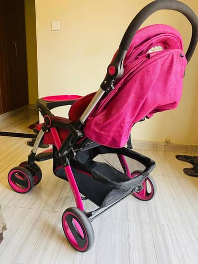 Huizhi Bran Pram/stroller in excellent condition for baby girls