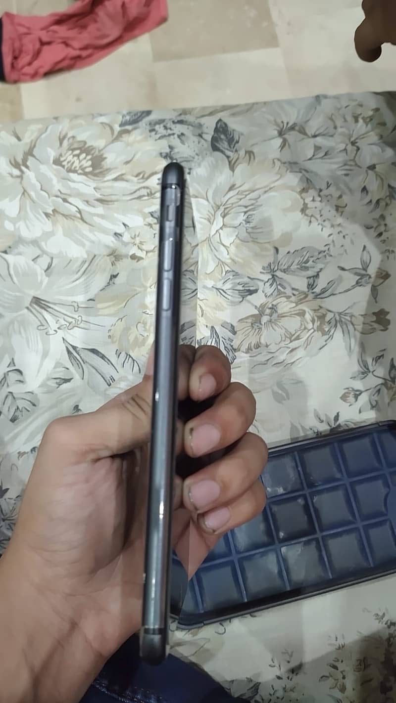 Apple iPhone 8 Plus 1