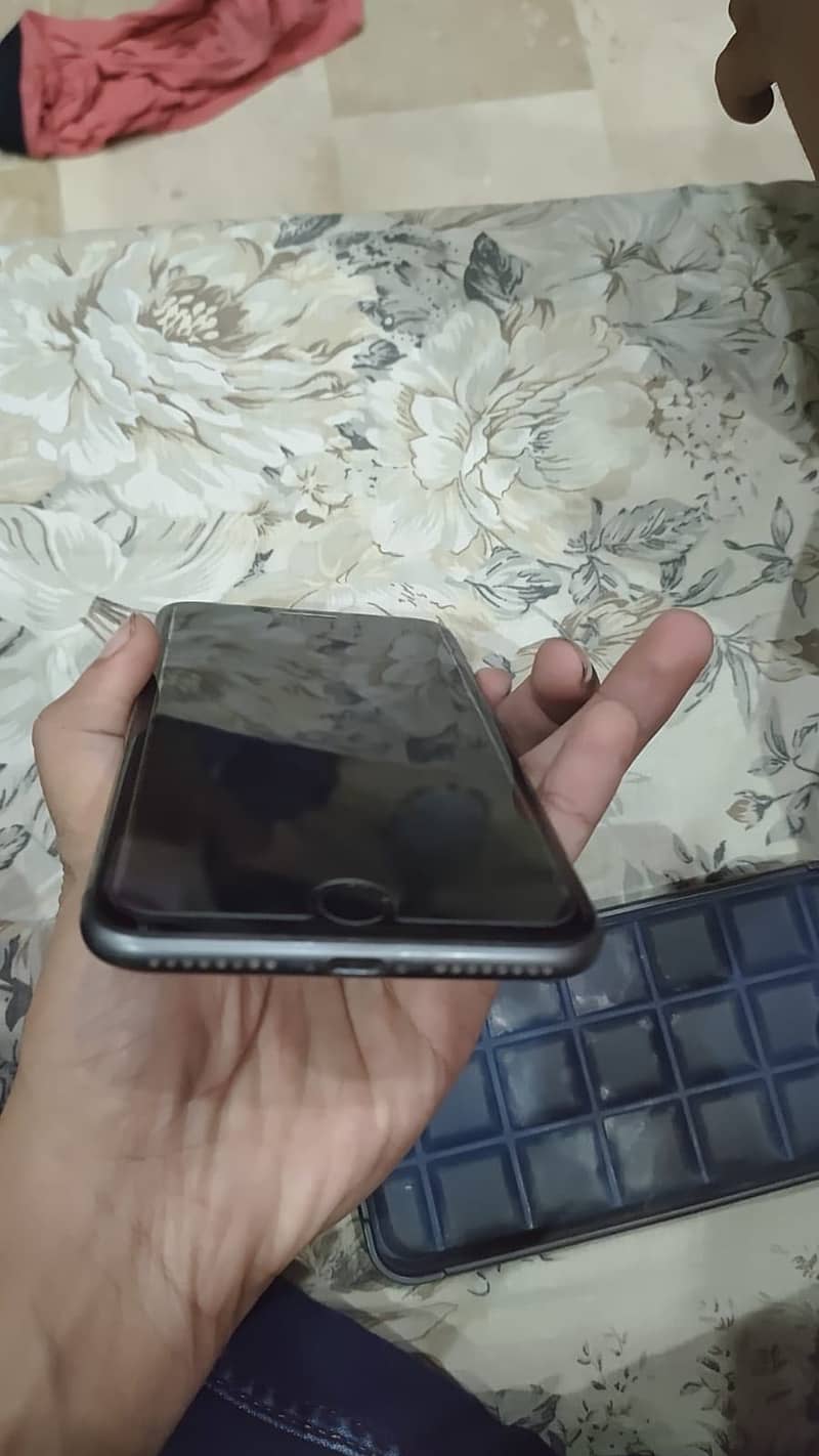 Apple iPhone 8 Plus 2
