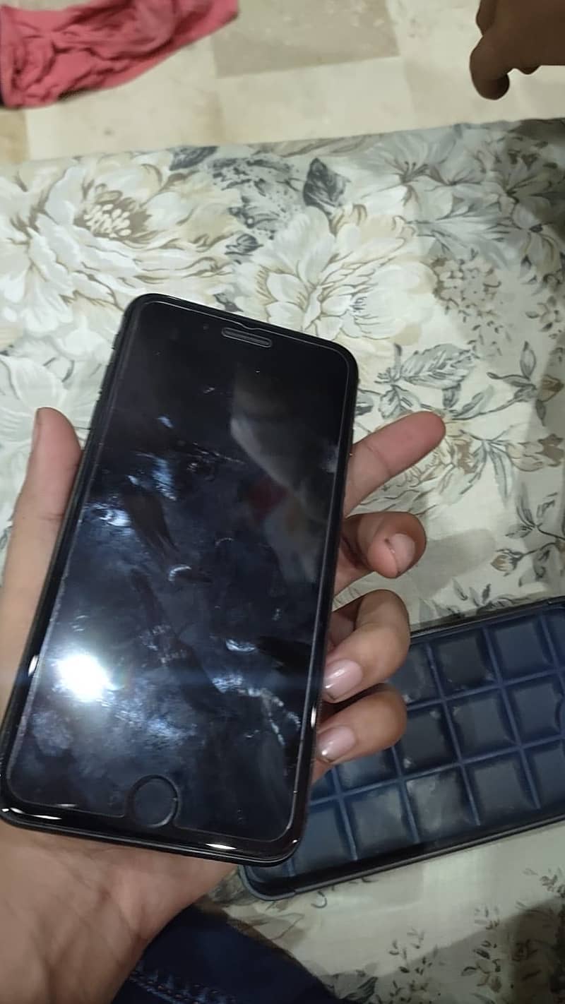 Apple iPhone 8 Plus 3