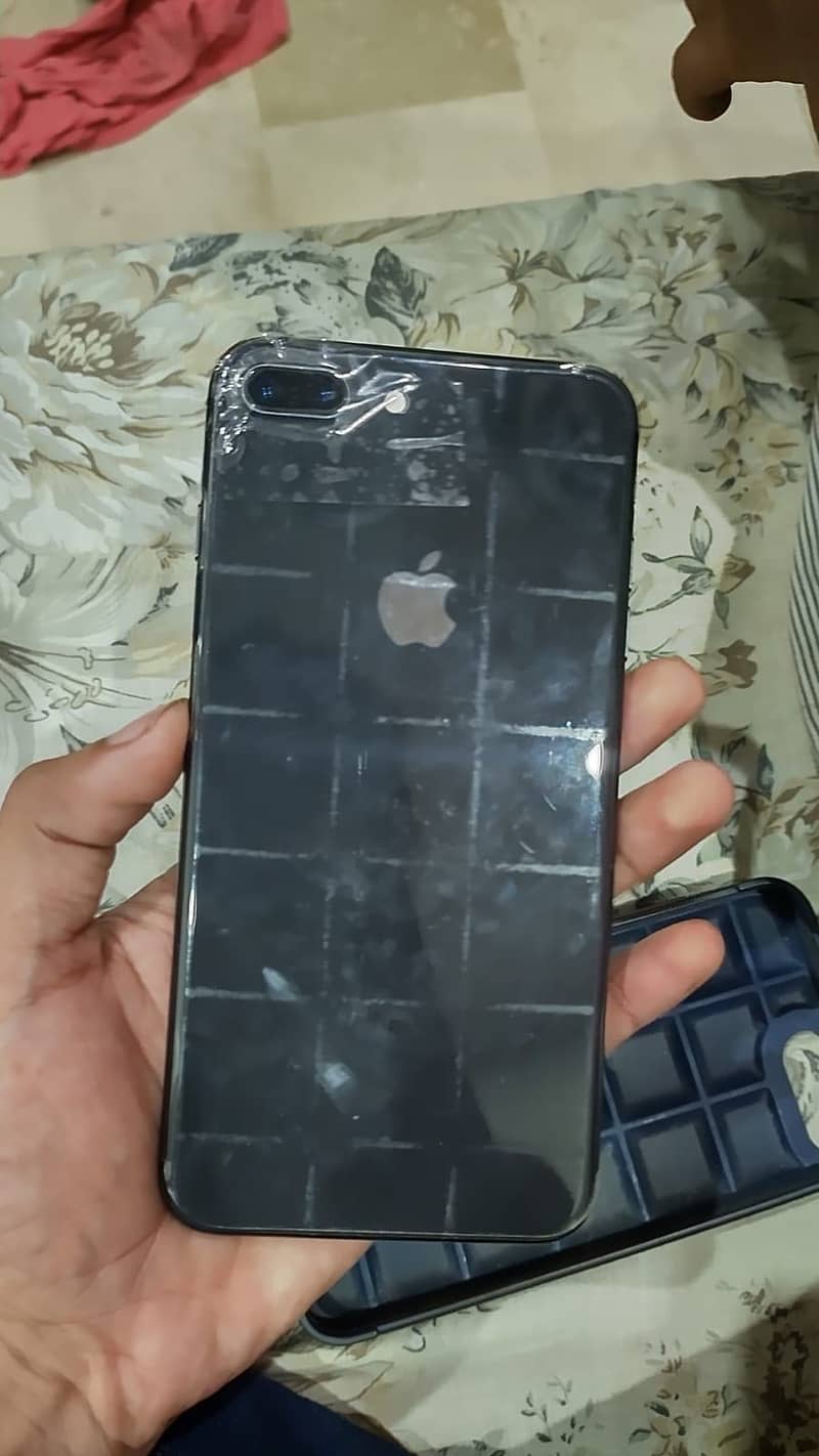 Apple iPhone 8 Plus 4