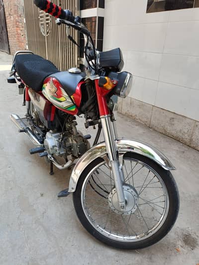 Honda CD70 2023