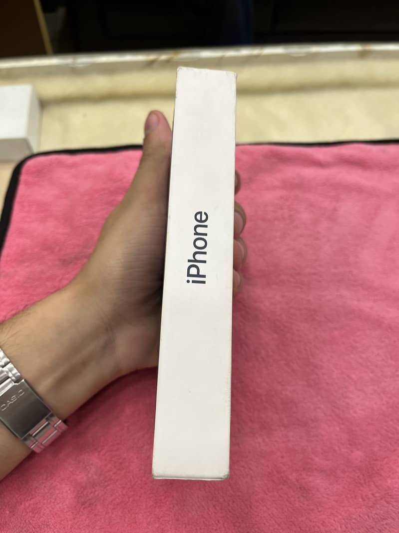Apple iPhone 13 2
