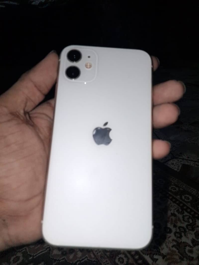Apple iPhone 11 4