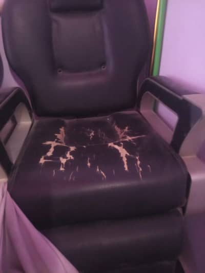 3 Salon Barber Chairs for Sale – Strong & Comfortable | Salon Equipmen