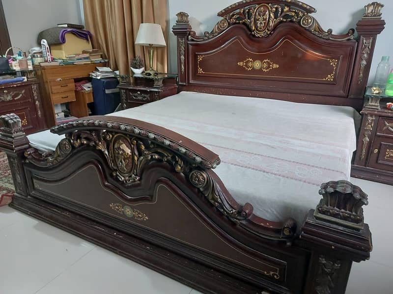 Complete Solid Wood Bed Set 0
