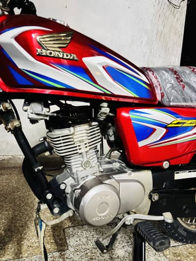 Honda CG125 . . very low mileage only 6k …like a new bike
