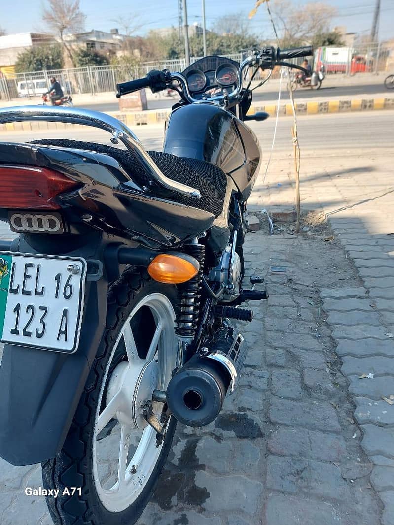 YBR 125 16