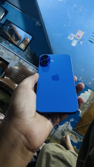 Apple iPhone 16