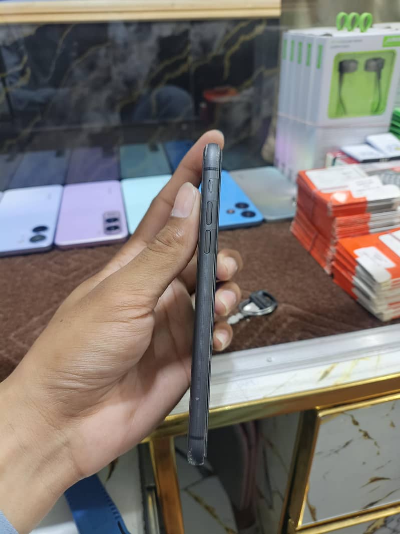 Apple iPhone 11 3