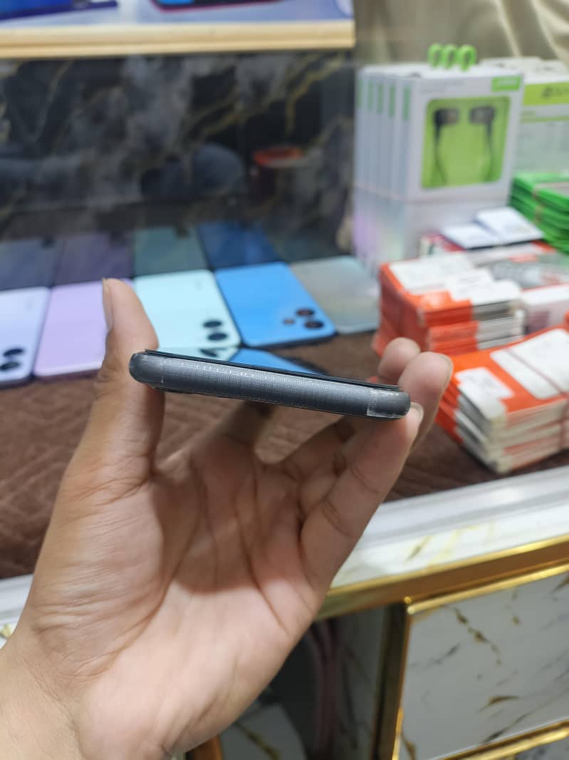 Apple iPhone 11 4