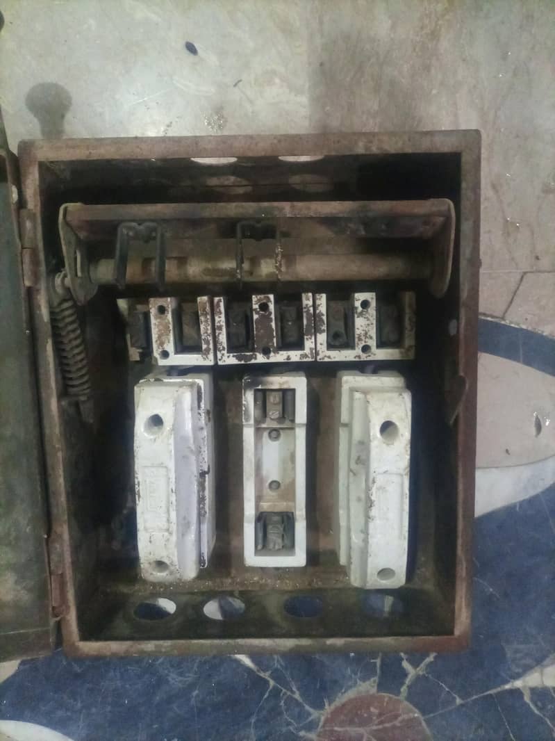 Fuse main switch 3