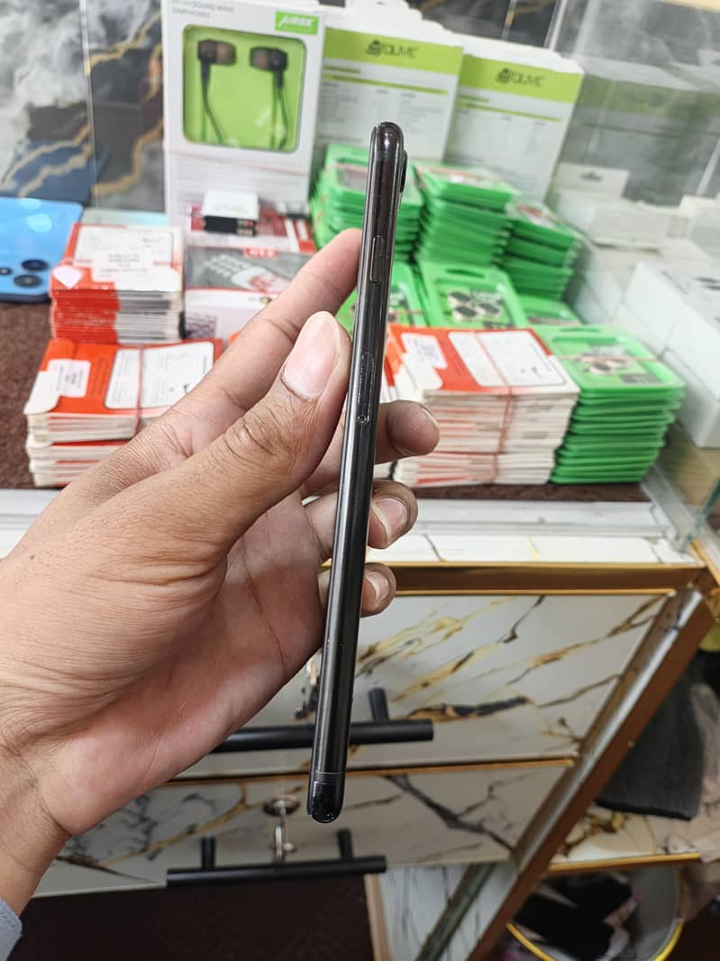 Apple iPhone 7 Plus 1