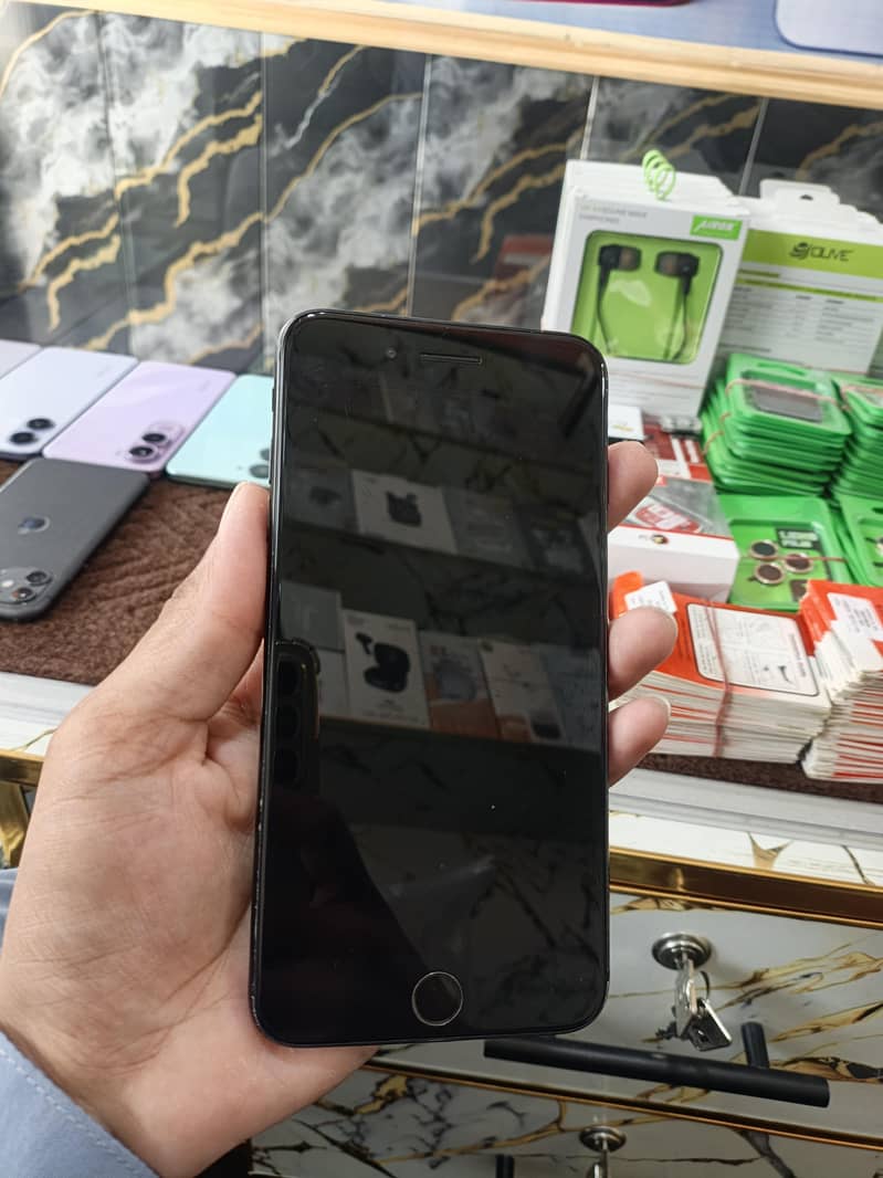 Apple iPhone 7 Plus 5