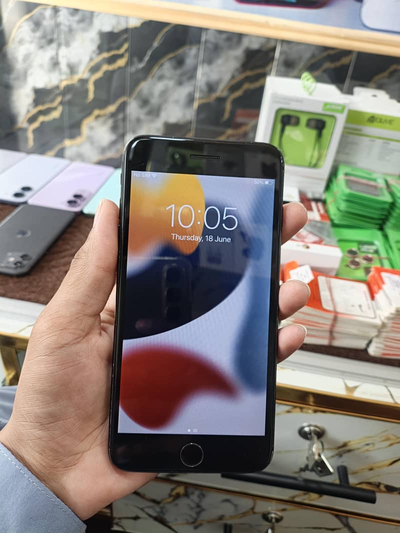 Apple iPhone 7 Plus 6