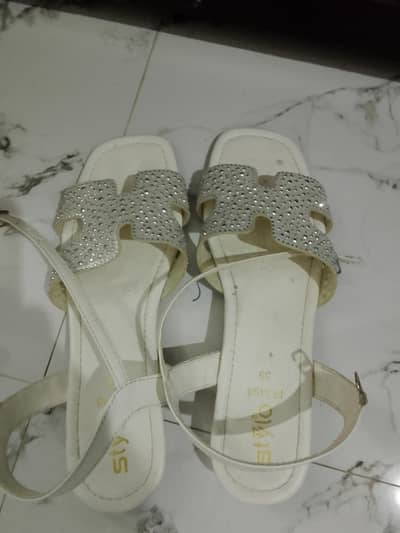 white  flat Sandals from stylo size 39
