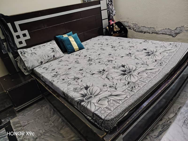 Bed or 2 Side table 0