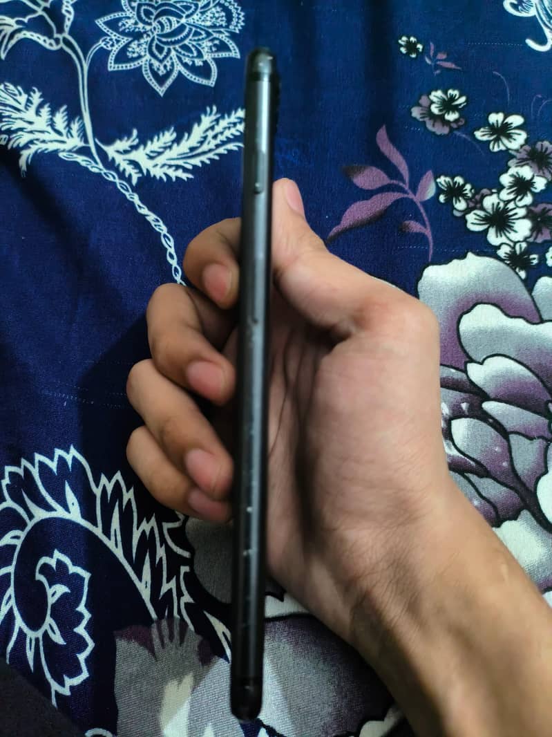 Apple iPhone 7 Plus 2