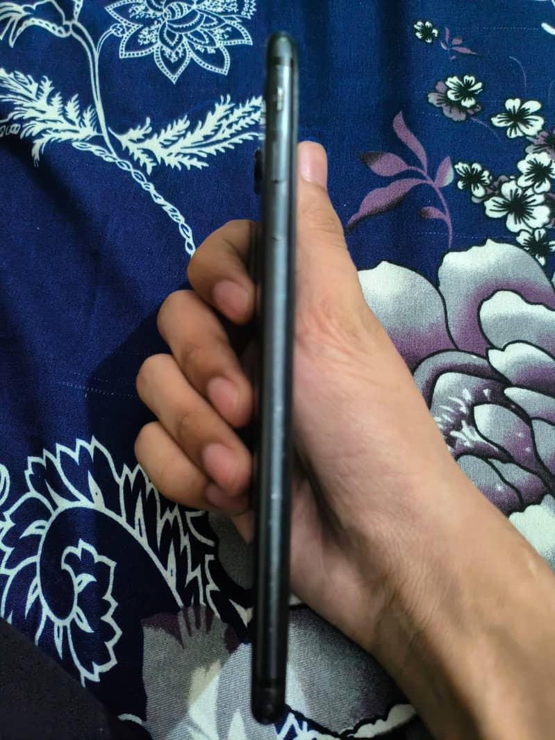 Apple iPhone 7 Plus 3