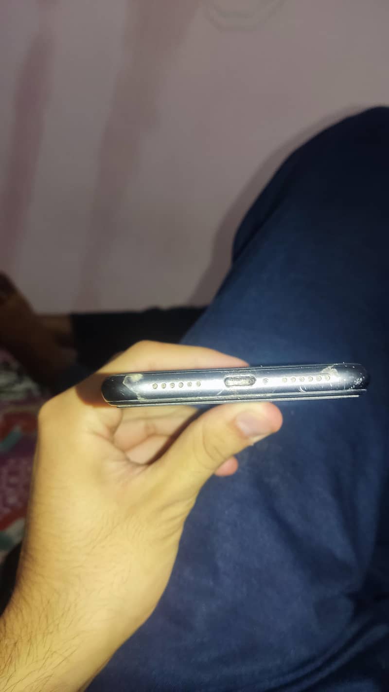 Apple iPhone 11 3