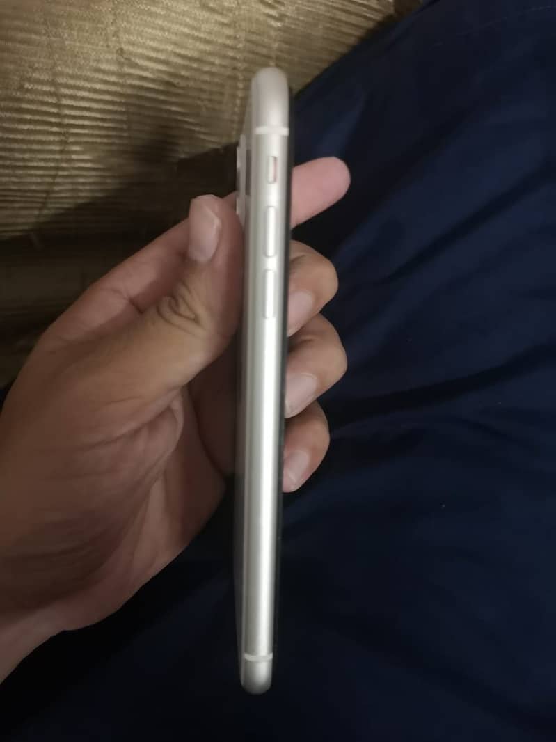 Apple iPhone 11 3