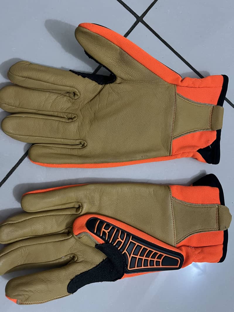 Gloves (Heavy & Smart) 1