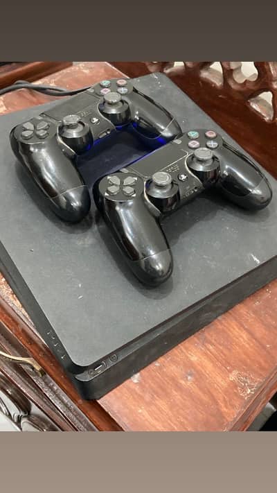 PS4 for sale with controllers not jailbreak
