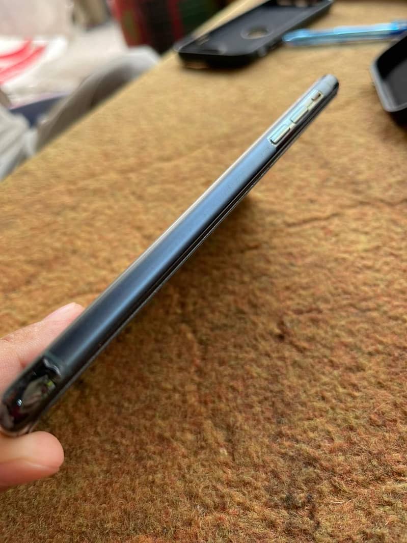 iPhone 11 Pro Max 6