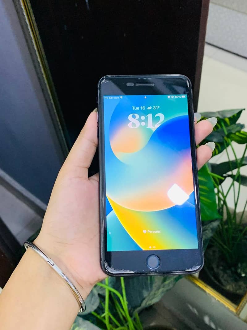 Apple iPhone 8 Plus 1