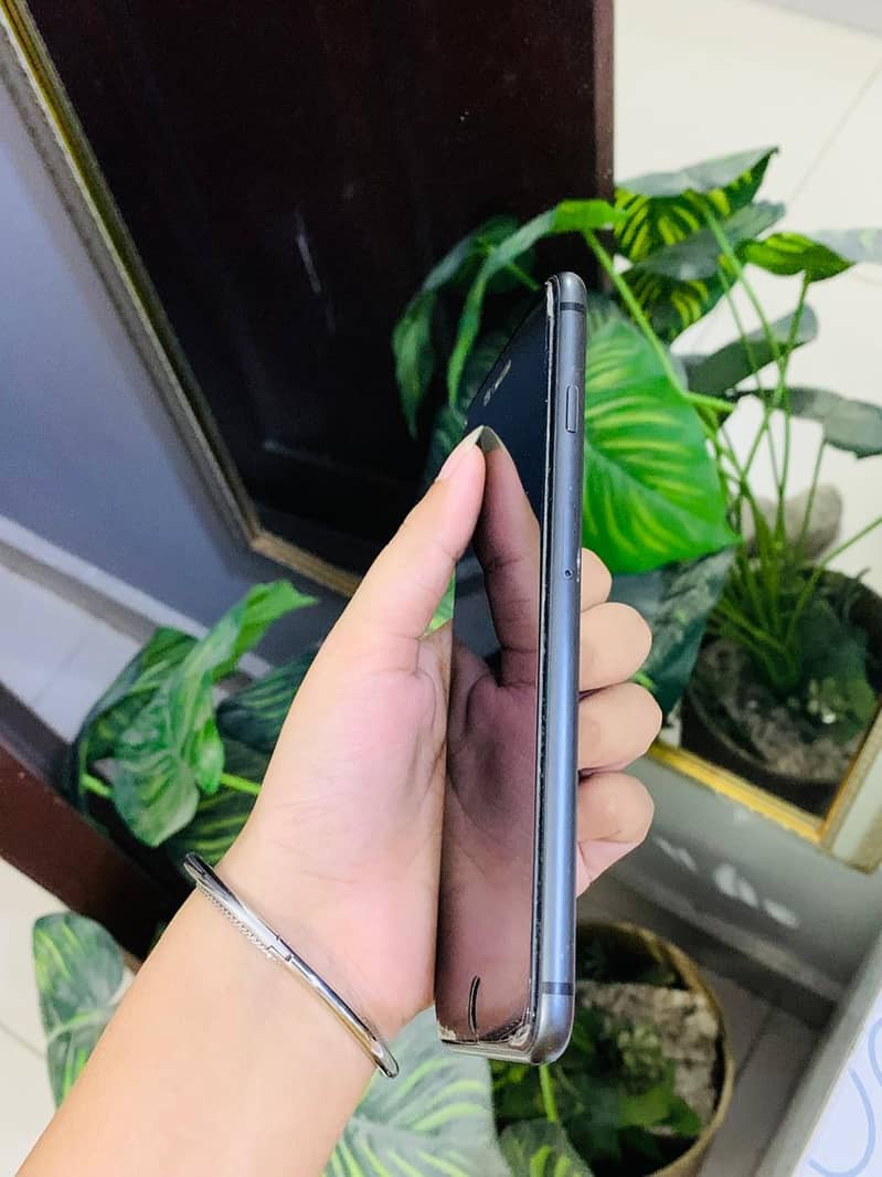 Apple iPhone 8 Plus 2