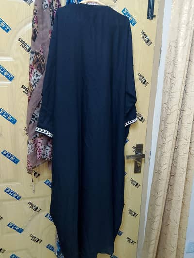 new condition hai yh Saudia ka abaya hai just abaya hai
