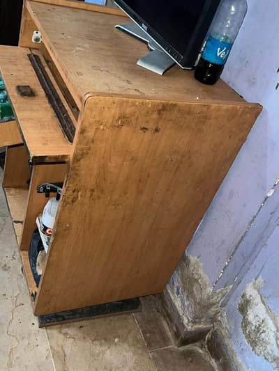 Computer table