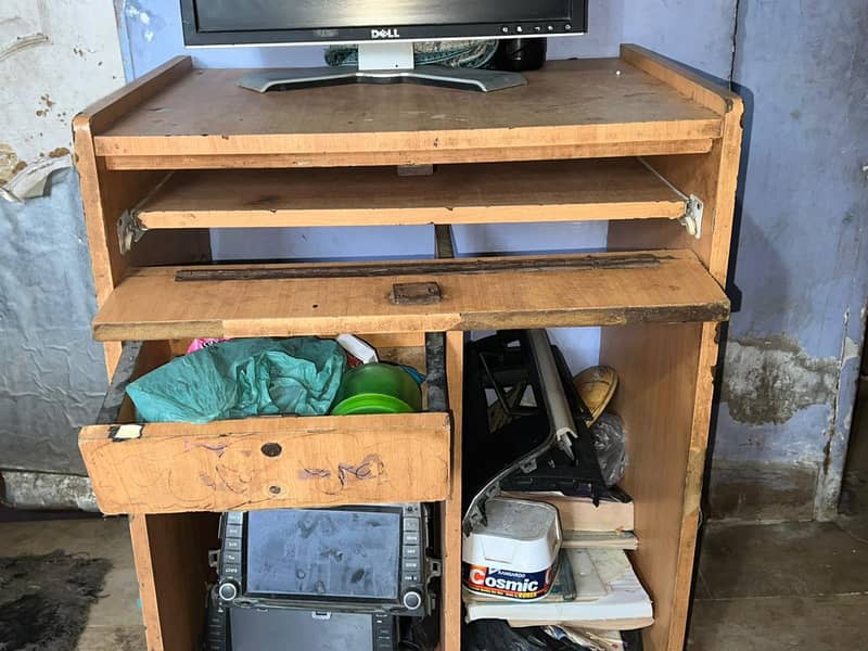 Computer table 1