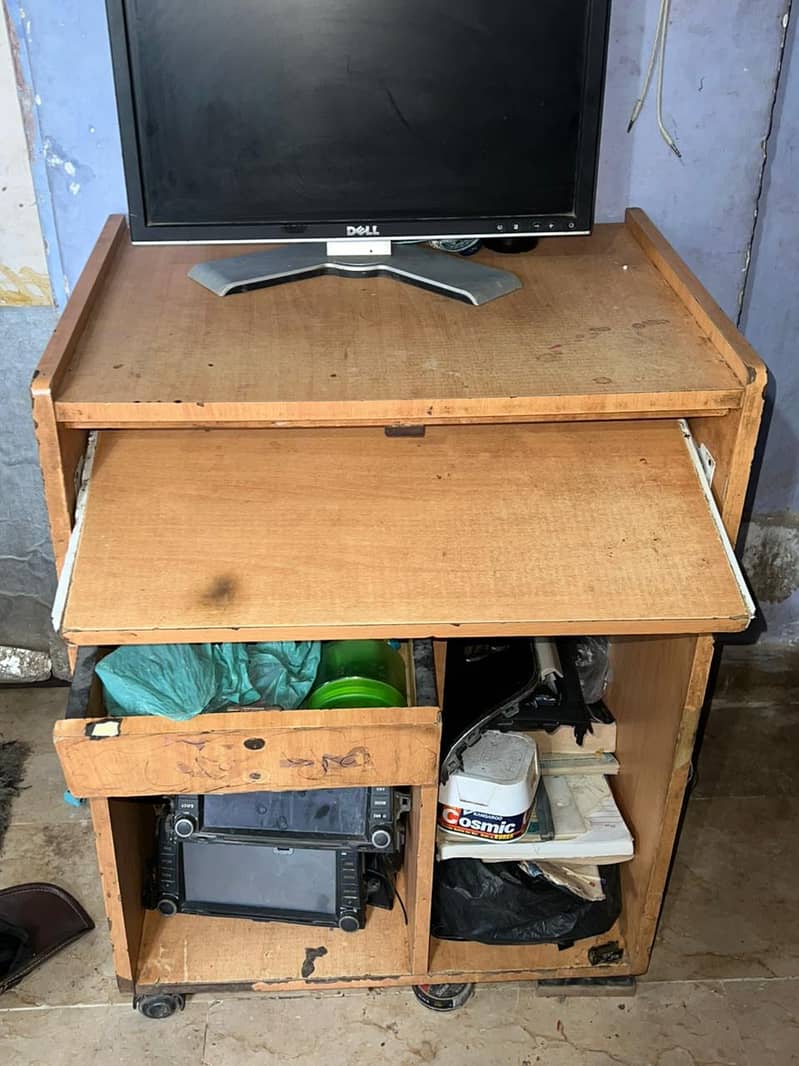Computer table 4