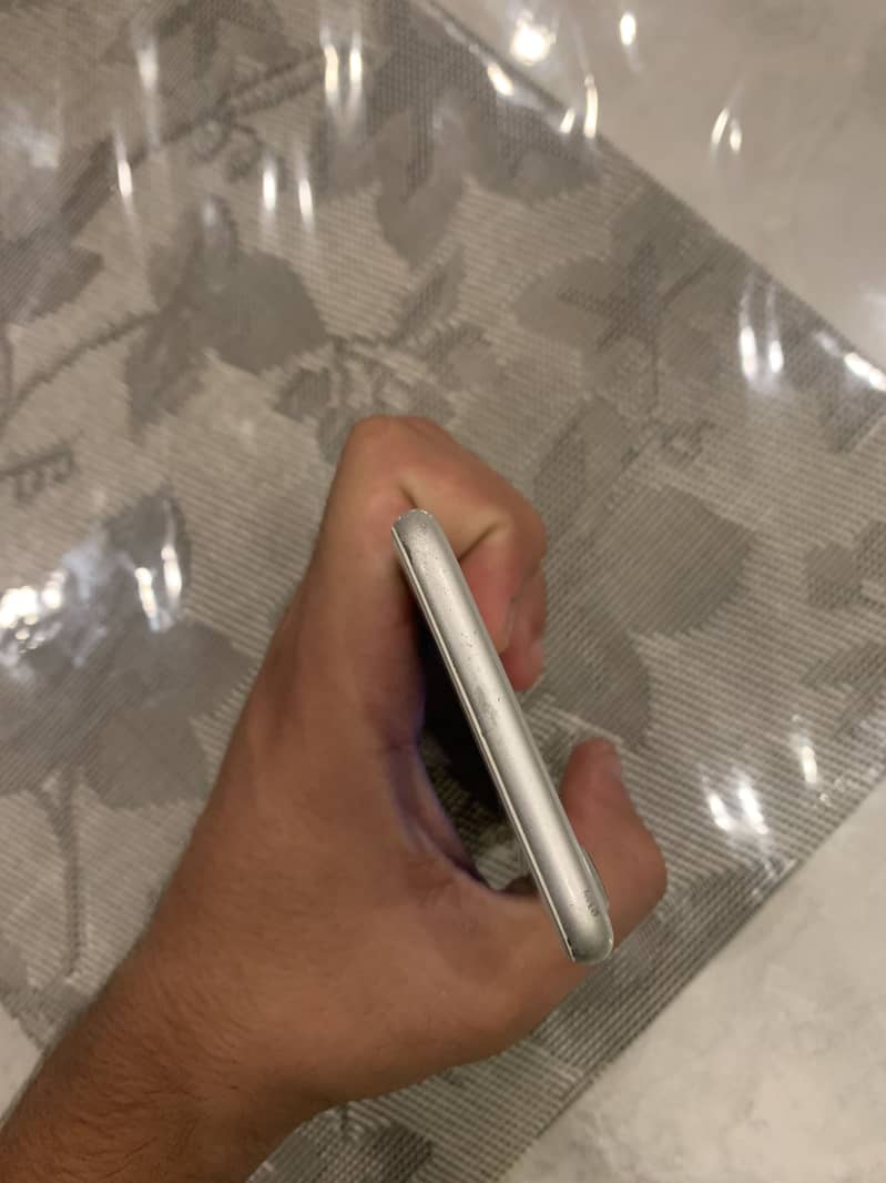 Apple iPhone 7 3