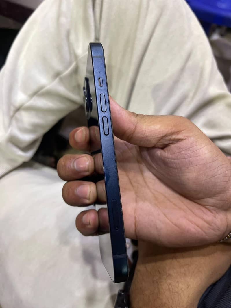 Apple iPhone 13 2