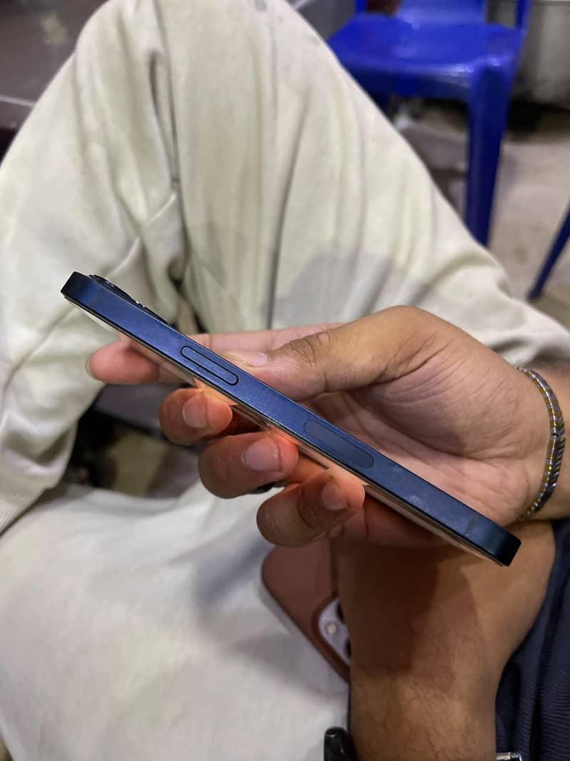 Apple iPhone 13 3
