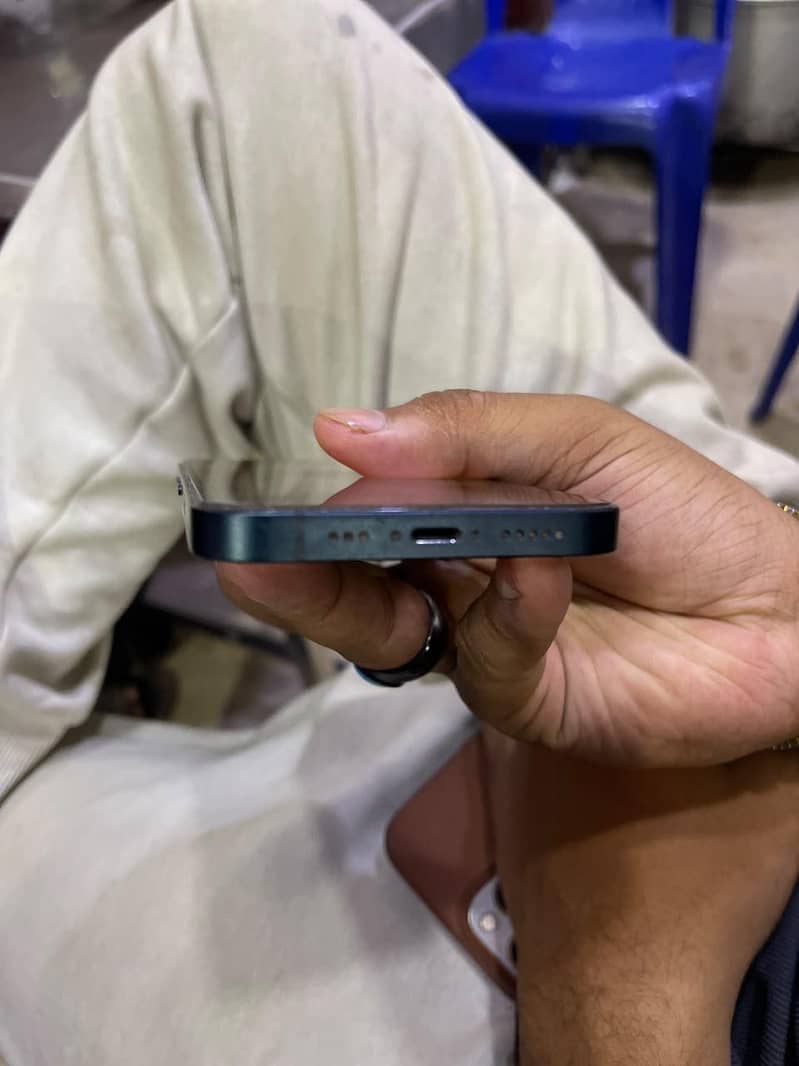 Apple iPhone 13 4
