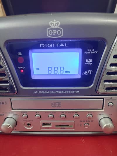 GPO Digital Vintage Vinyle Record/CD Player and Radio