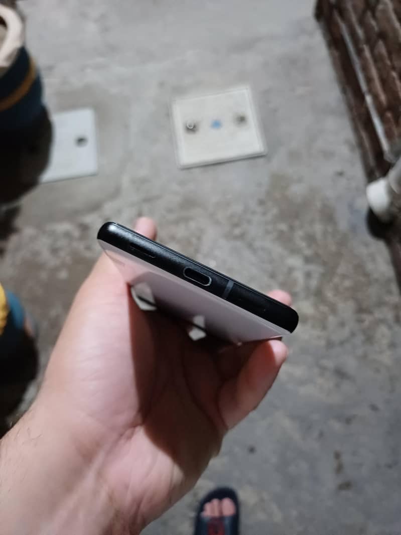 Google Pixel 6a 5