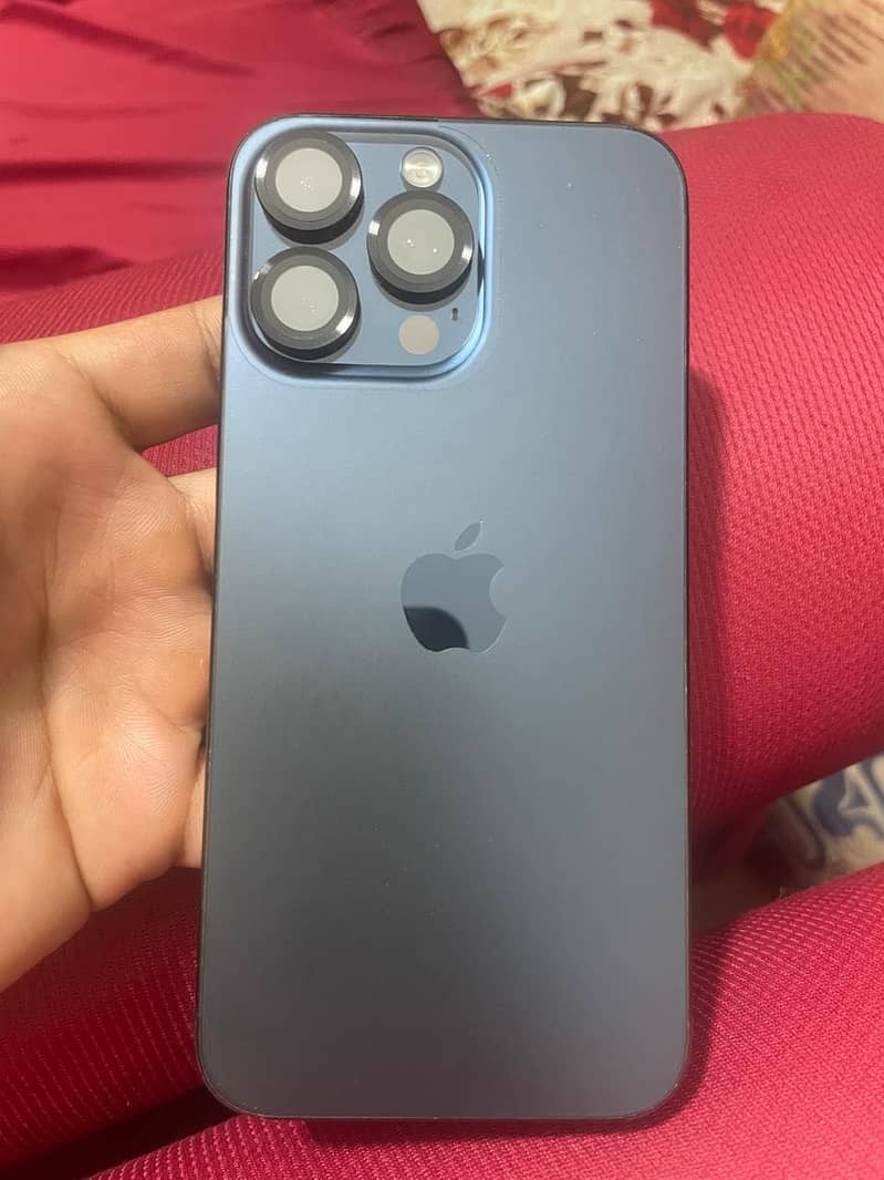 iPhone 15 Pro Max 4