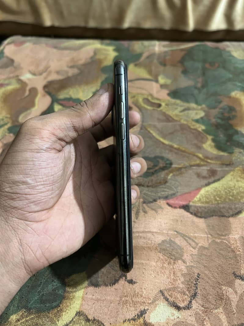 Iphone 11 pro 4