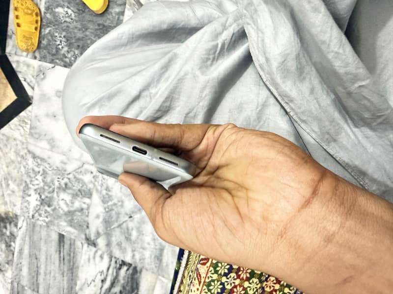 Google Pixel 8 3