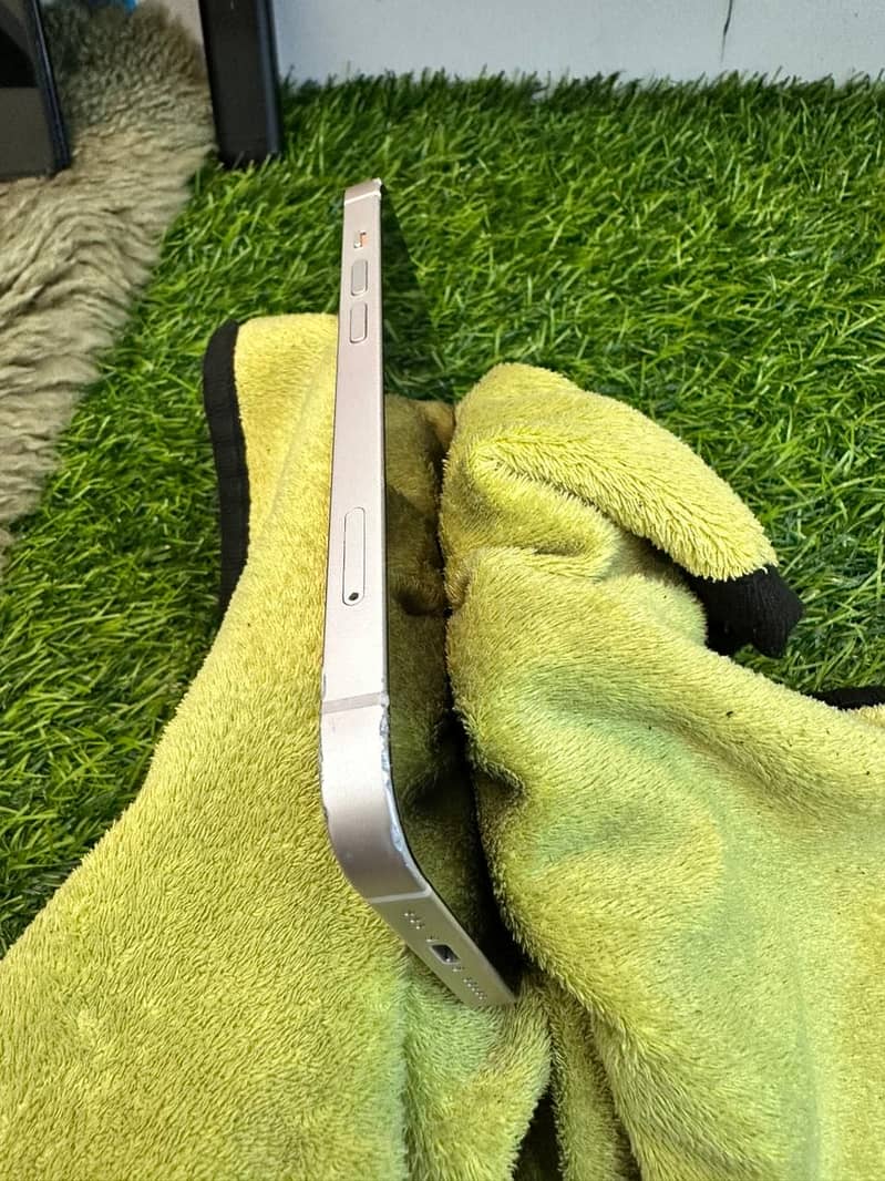 Apple iPhone 13 4