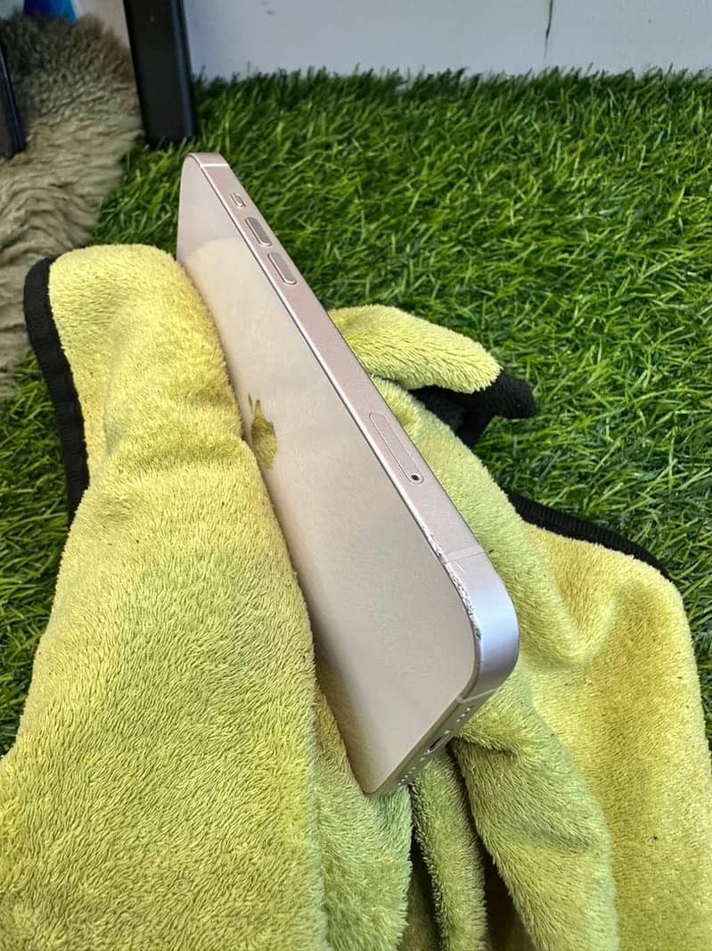Apple iPhone 13 6