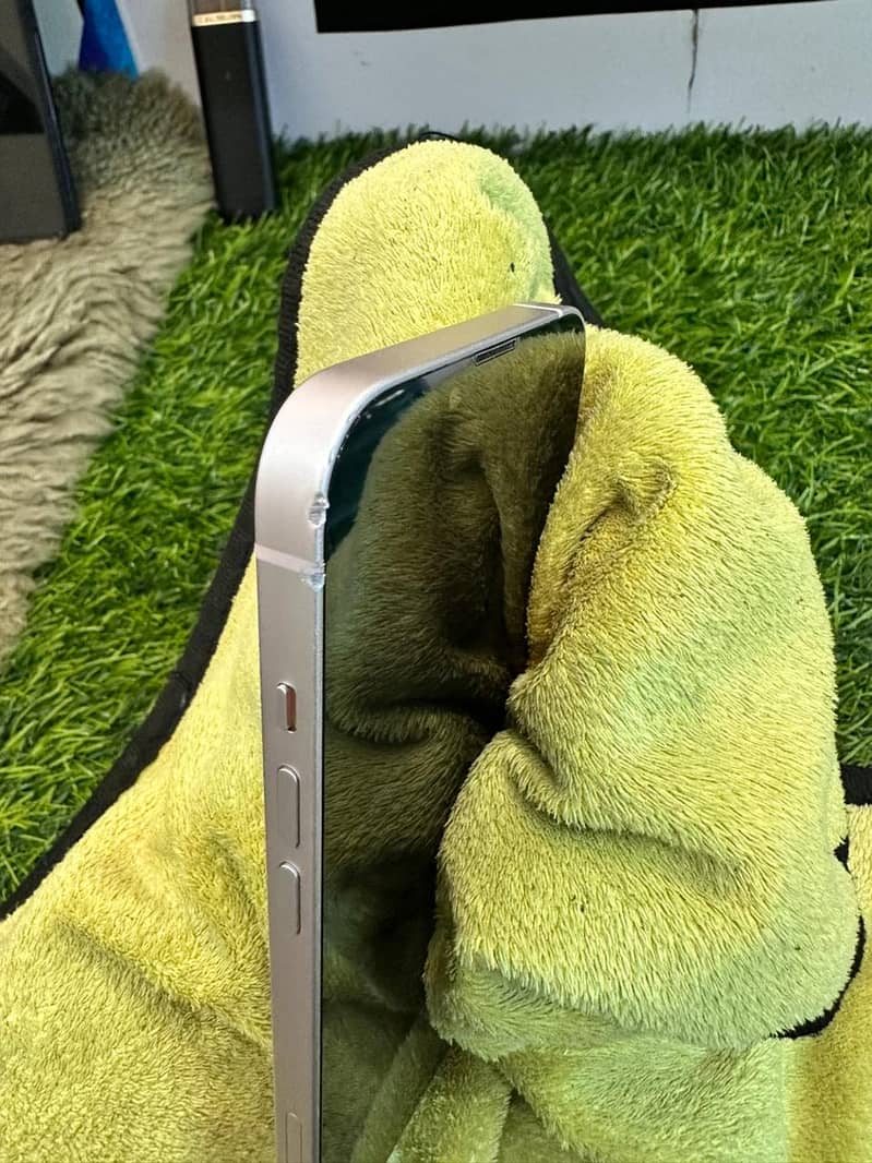 Apple iPhone 13 7