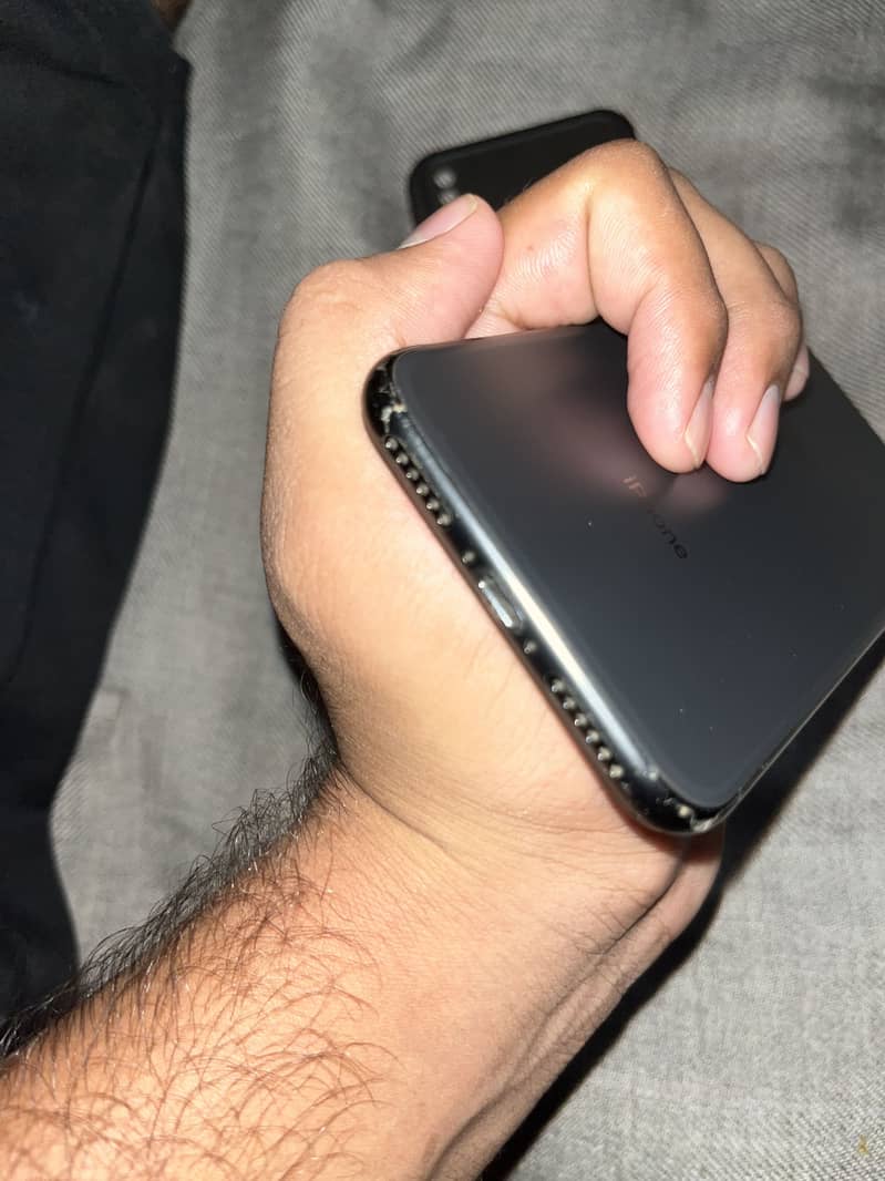 Apple iPhone X 3