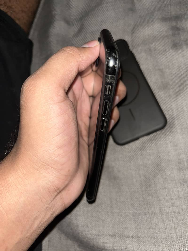 Apple iPhone X 4