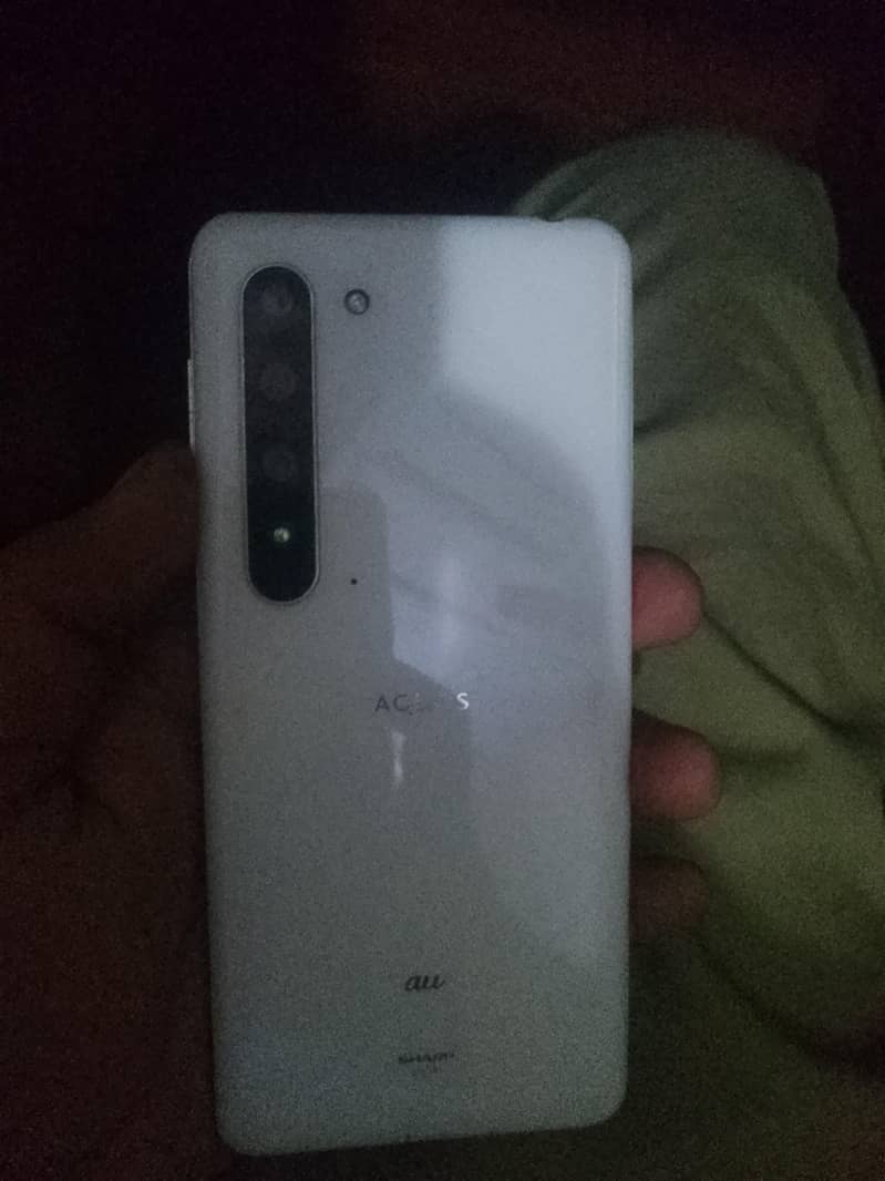 Sharp Aquos R5G 1