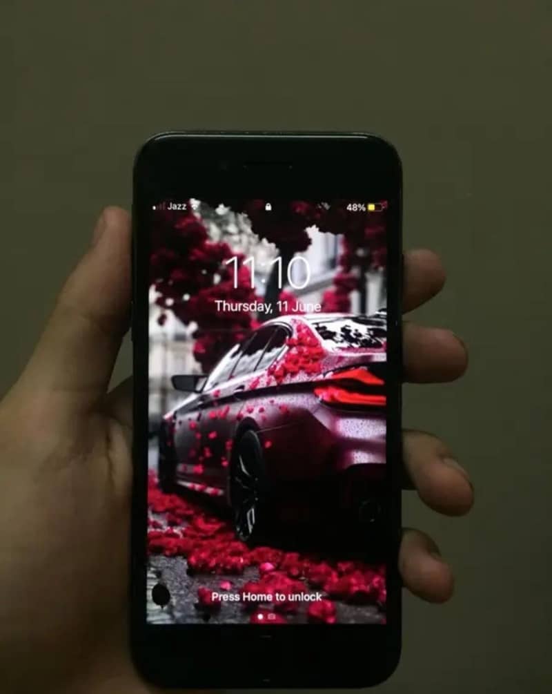 Apple iPhone 7 0